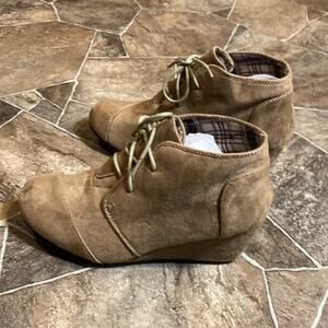 New Forever Women’s Patricia Lace Up Faux Suede Ankle Wedge Booties Sz 6